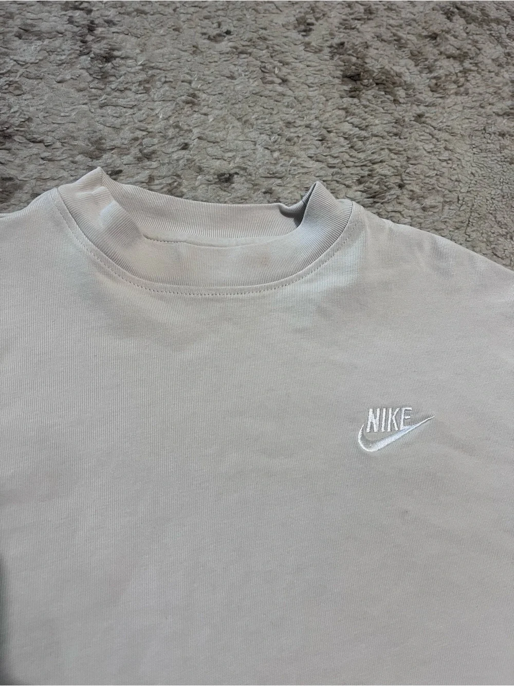 Nike Cropped Tshirt Cream size medium